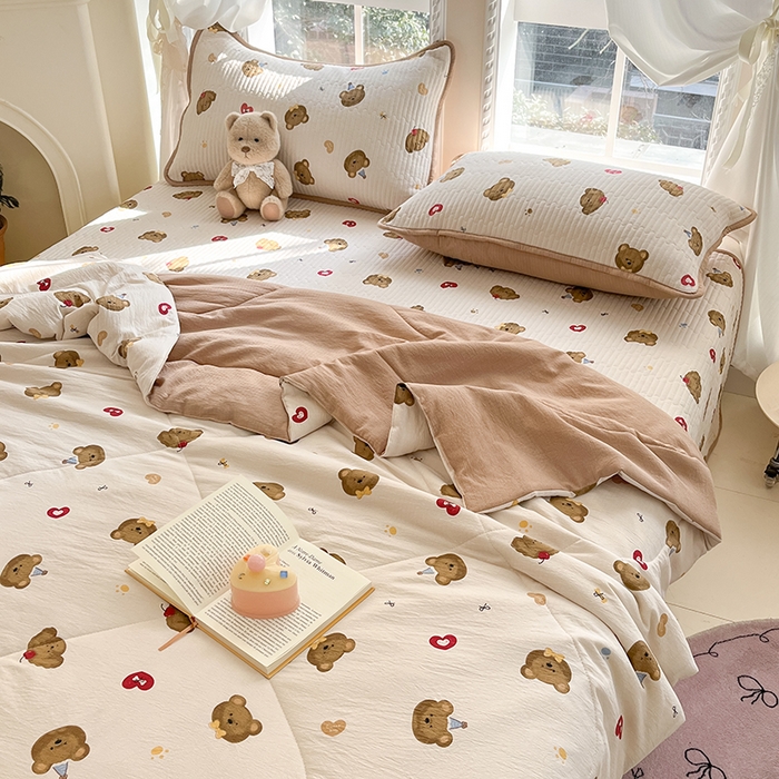 91家纺网 家纺一手货源 找家纺 澜妃 2025春夏新款云感双层纱夏被夏凉被空调被四件套 快乐小熊