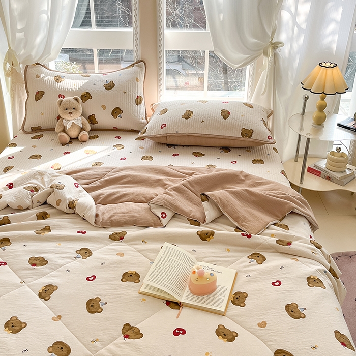 91家纺网 家纺一手货源 找家纺 澜妃 2025春夏新款云感双层纱夏被夏凉被空调被四件套 快乐小熊