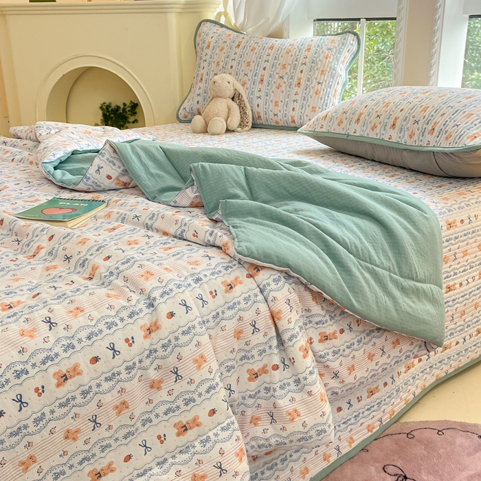 91家纺网 家纺一手货源 找家纺 澜妃 2025春夏新款云感双层纱夏被夏凉被空调被四件套 蝴蝶结熊