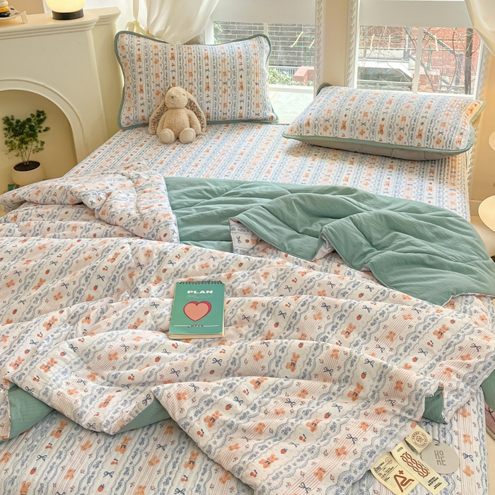 91家纺网 家纺一手货源 找家纺 澜妃 2025春夏新款云感双层纱夏被夏凉被空调被四件套 蝴蝶结熊