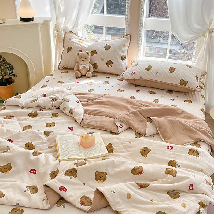 91家纺网 家纺一手货源 找家纺 澜妃 2025春夏新款云感双层纱夏被夏凉被空调被四件套 快乐小熊