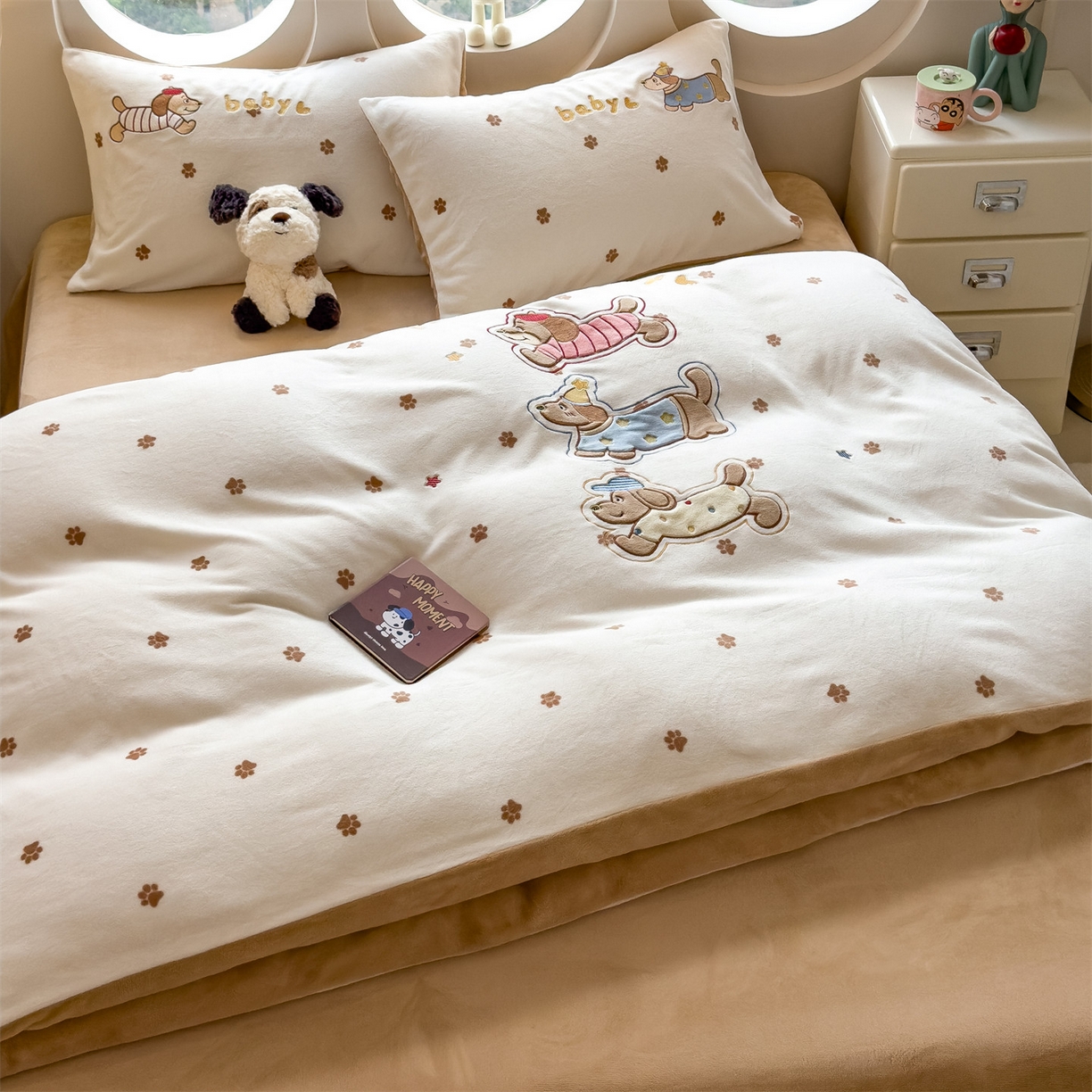 91家纺网 家纺一手货源 找家纺 （总）五月家纺 2025新款A类半消光牛奶绒贴布绒四件套