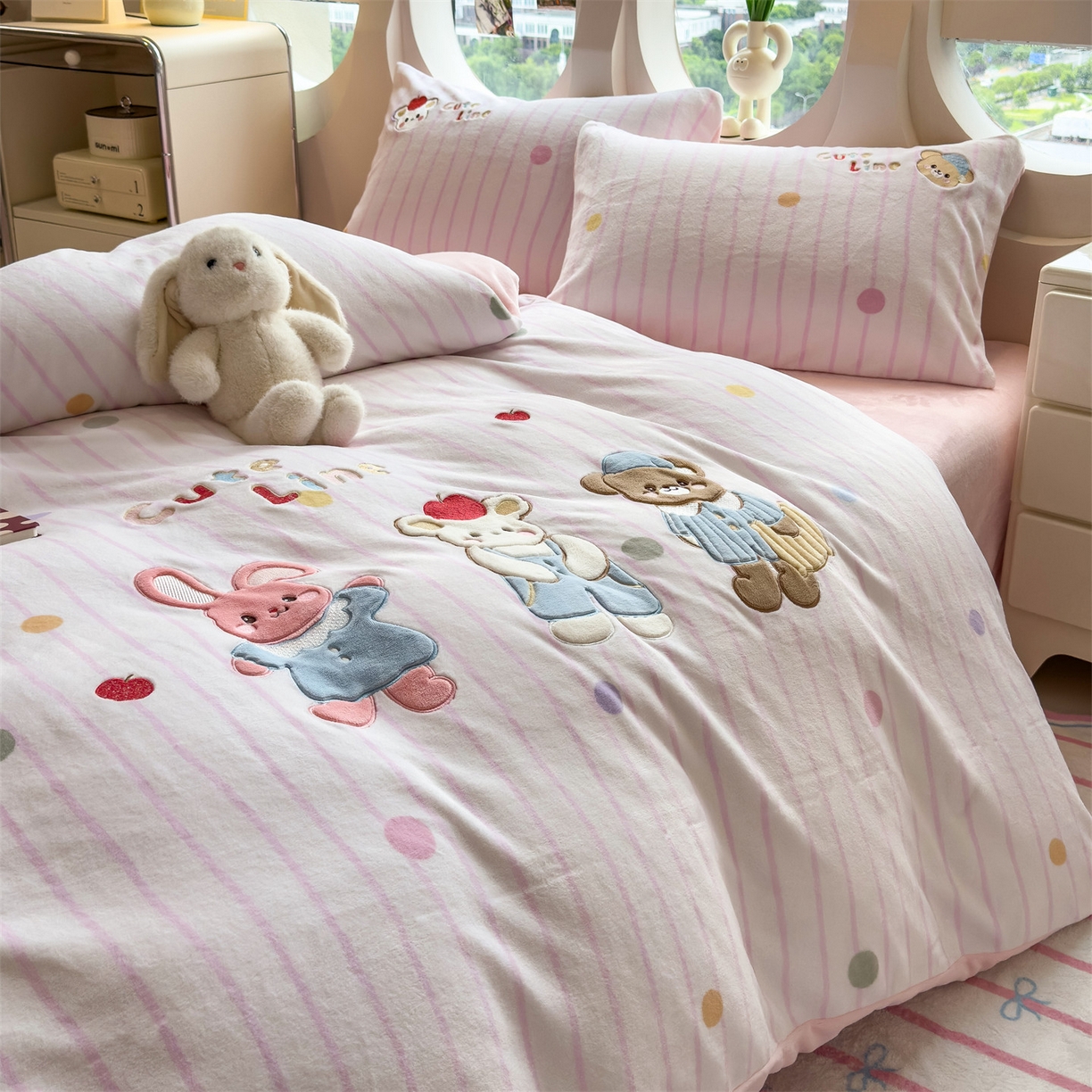 91家纺网 家纺一手货源 找家纺 （总）五月家纺 2025新款A类半消光牛奶绒贴布绒四件套