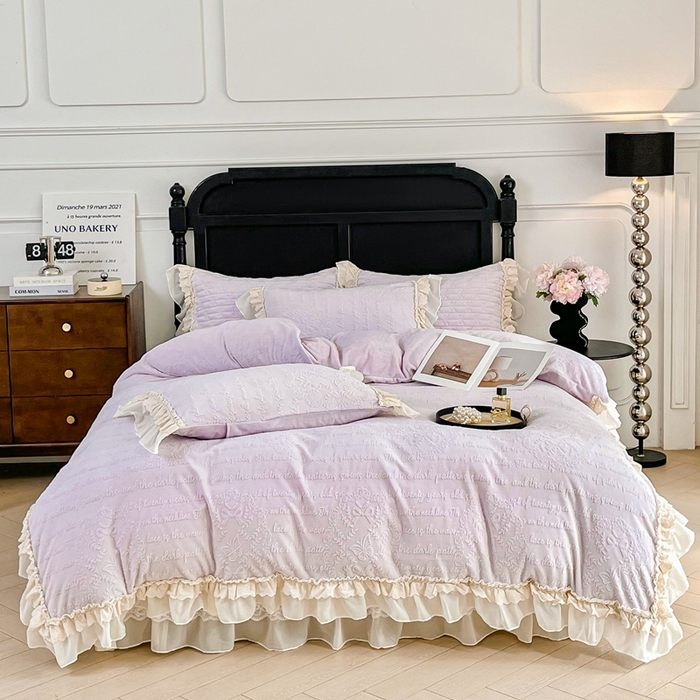 91家纺网 家纺一手货源 找家纺 胜权家纺 2025秋冬新款A类全消光高克重5D雕花牛奶绒夹棉床盖四件套系列 奥威亚-紫