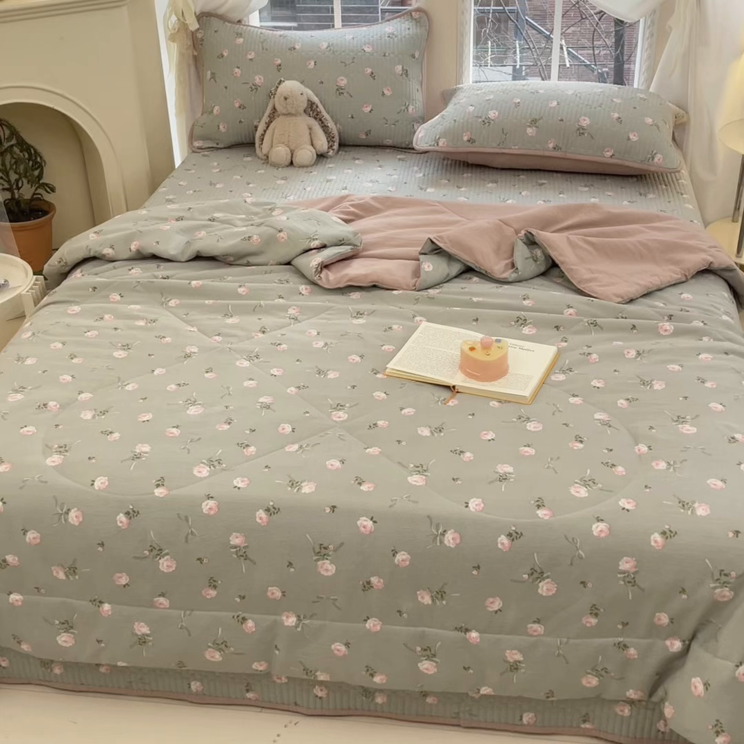 91家纺网 家纺一手货源 找家纺 澜妃 2025春夏新款云感双层纱夏被夏凉被空调被四件套 花满春