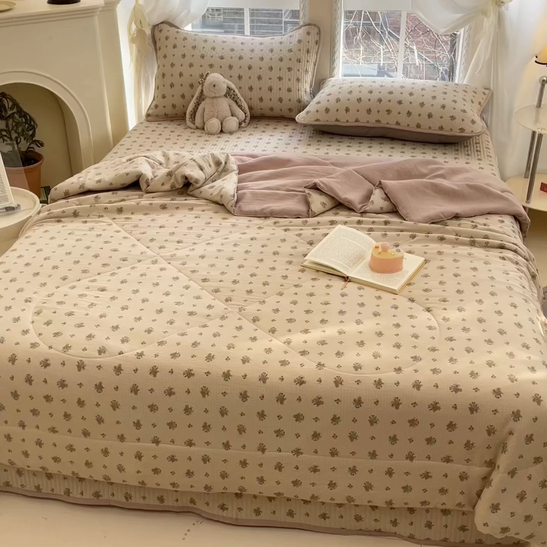 91家纺网 家纺一手货源 找家纺 澜妃 2025春夏新款云感双层纱夏被夏凉被空调被四件套 春芽