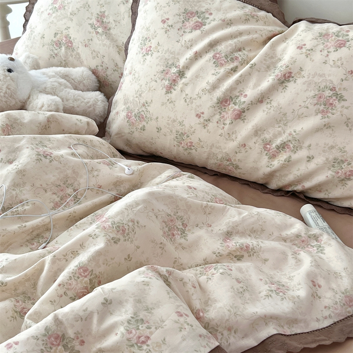 91家纺网 家纺一手货源 找家纺 （总）荣轩2025新款全棉双层纱镂空花边工艺款四件套（铺床版）