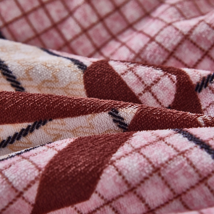 91家纺网 家纺一手货源 找家纺 栩裕 2025新款7斤重牛奶金貂绒印花牛奶绒四件套 粉恋