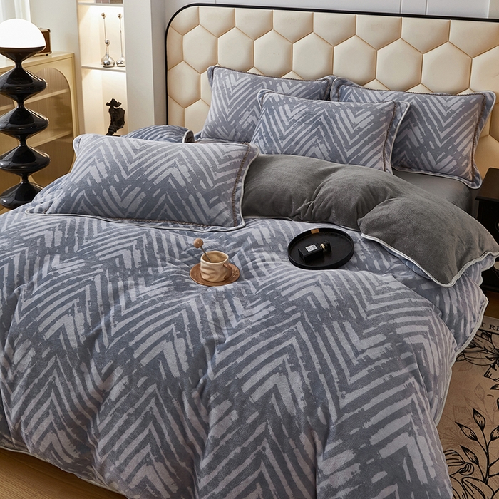 91家纺网 家纺一手货源 找家纺 栩裕 2025新款7斤重牛奶金貂绒印花牛奶绒四件套 几何～灰