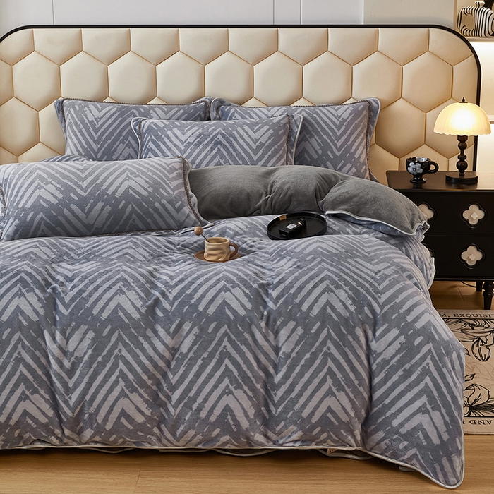 91家纺网 家纺一手货源 找家纺 栩裕 2025新款7斤重牛奶金貂绒印花牛奶绒四件套 几何～灰