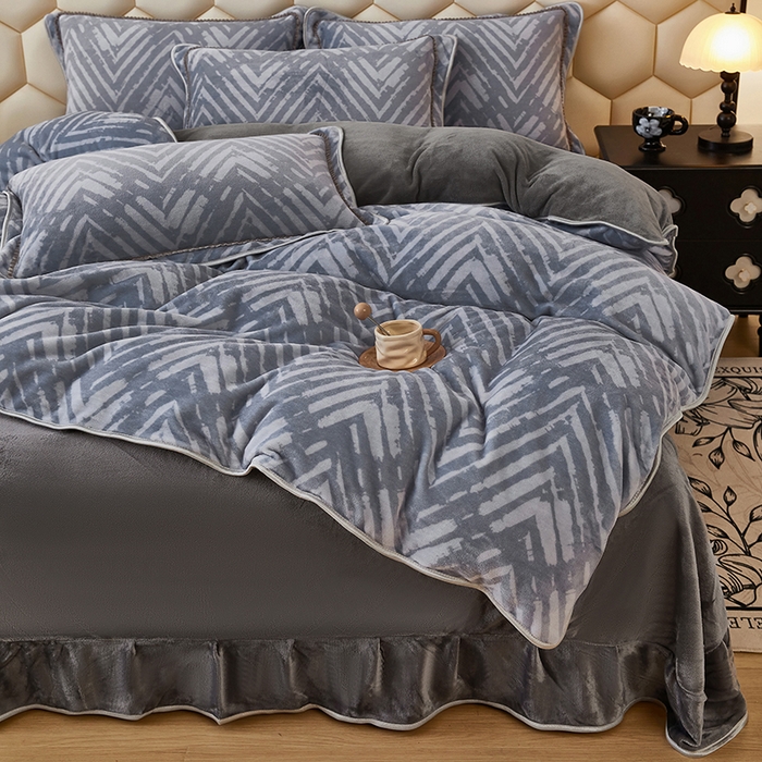 91家纺网 家纺一手货源 找家纺 栩裕 2025新款7斤重牛奶金貂绒印花牛奶绒四件套 几何～灰