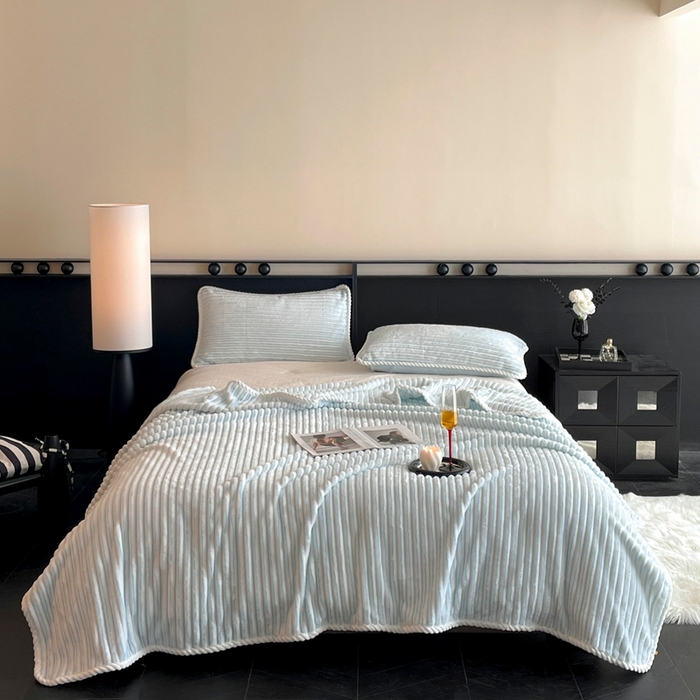 91家纺网 家纺一手货源 找家纺 （总）小叮当家纺仓储工厂店 2025新款亲肤舒适成品抽条阳离子毛毯毯子-阳离子