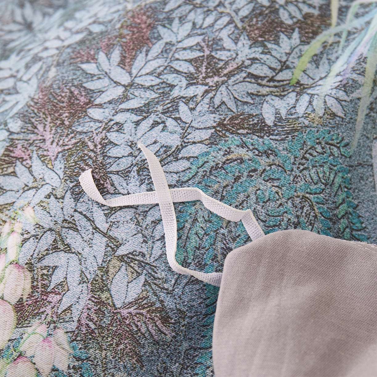 91家纺网 家纺一手货源 找家纺 元元家居（元元被业） 2025秋冬新款全棉纯棉磨毛印花四件套 繁花点缀