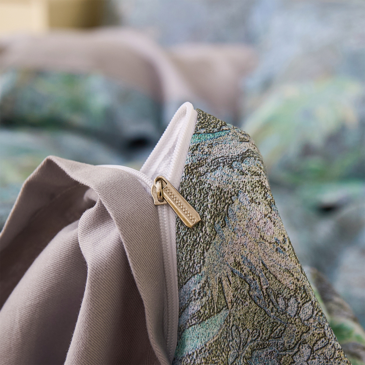 91家纺网 家纺一手货源 找家纺 元元家居（元元被业） 2025秋冬新款全棉纯棉磨毛印花四件套 繁花点缀