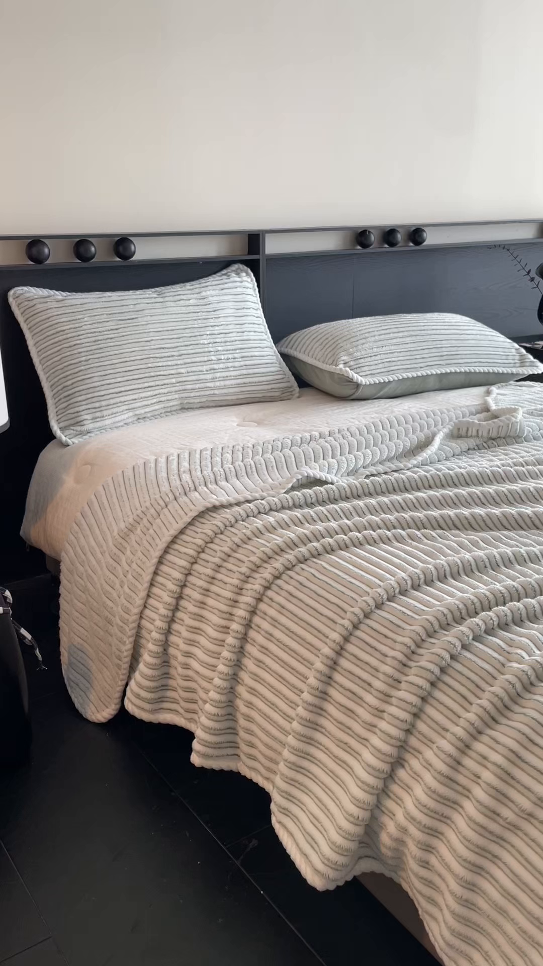 91家纺网 家纺一手货源 找家纺 小叮当家纺仓储工厂店 2025新款亲肤舒适成品抽条阳离子毛毯毯子-阳离子 阳离子-绿