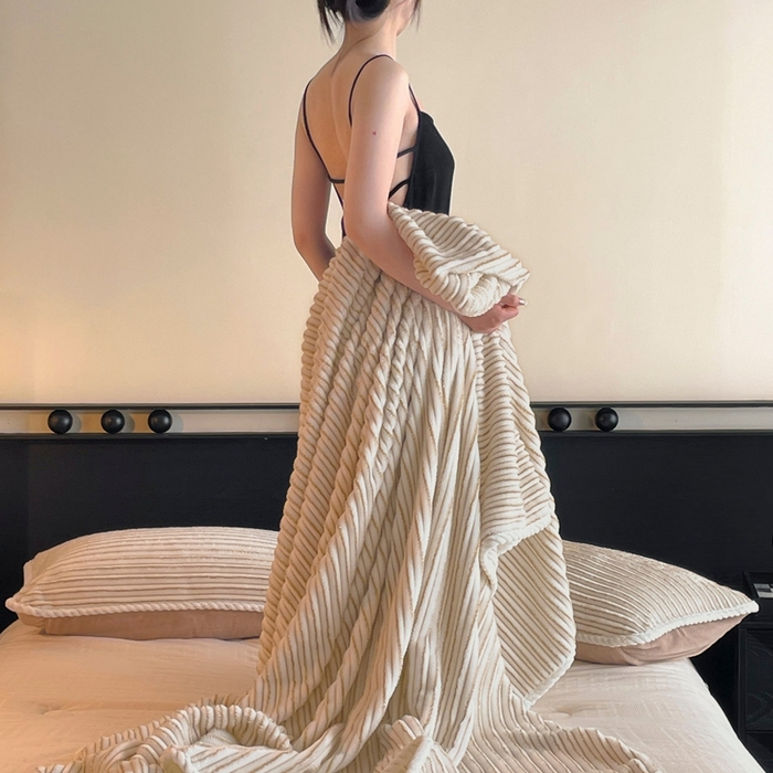 91家纺网 家纺一手货源 找家纺 小叮当家纺仓储工厂店 2025新款亲肤舒适成品抽条阳离子毛毯毯子-阳离子 阳离子-咖