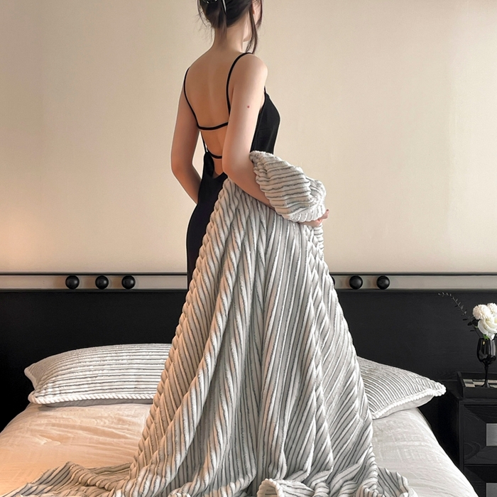 91家纺网 家纺一手货源 找家纺 小叮当家纺仓储工厂店 2025新款亲肤舒适成品抽条阳离子毛毯毯子-阳离子 阳离子-灰