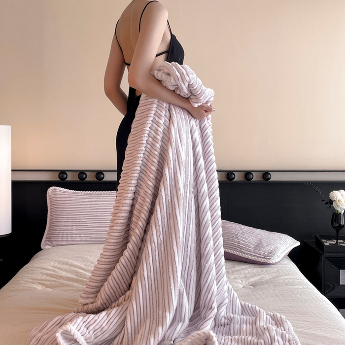 91家纺网 家纺一手货源 找家纺 小叮当家纺仓储工厂店 2025新款亲肤舒适成品抽条阳离子毛毯毯子-阳离子 阳离子-紫