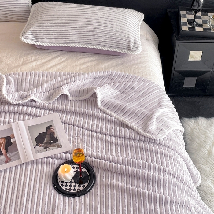 91家纺网 家纺一手货源 找家纺 小叮当家纺仓储工厂店 2025新款亲肤舒适成品抽条阳离子毛毯毯子-阳离子 阳离子-紫