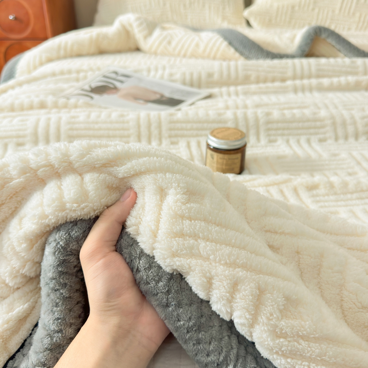 91家纺网 家纺一手货源 找家纺 欧邦 2025新款A类提花舒棉绒双面绒单层毯 暖米杏