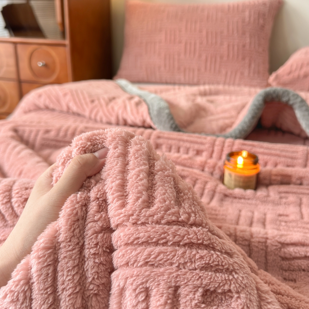 91家纺网 家纺一手货源 找家纺 欧邦 2025新款A类提花舒棉绒双面绒单层毯 桃粉