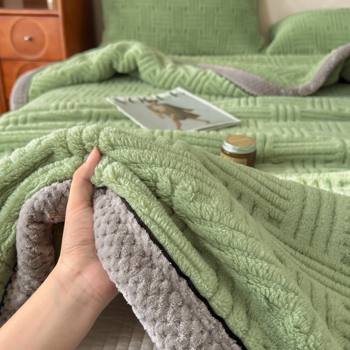 91家纺网 家纺一手货源 找家纺 欧邦 2025新款A类提花舒棉绒双面绒单层毯 青木绿