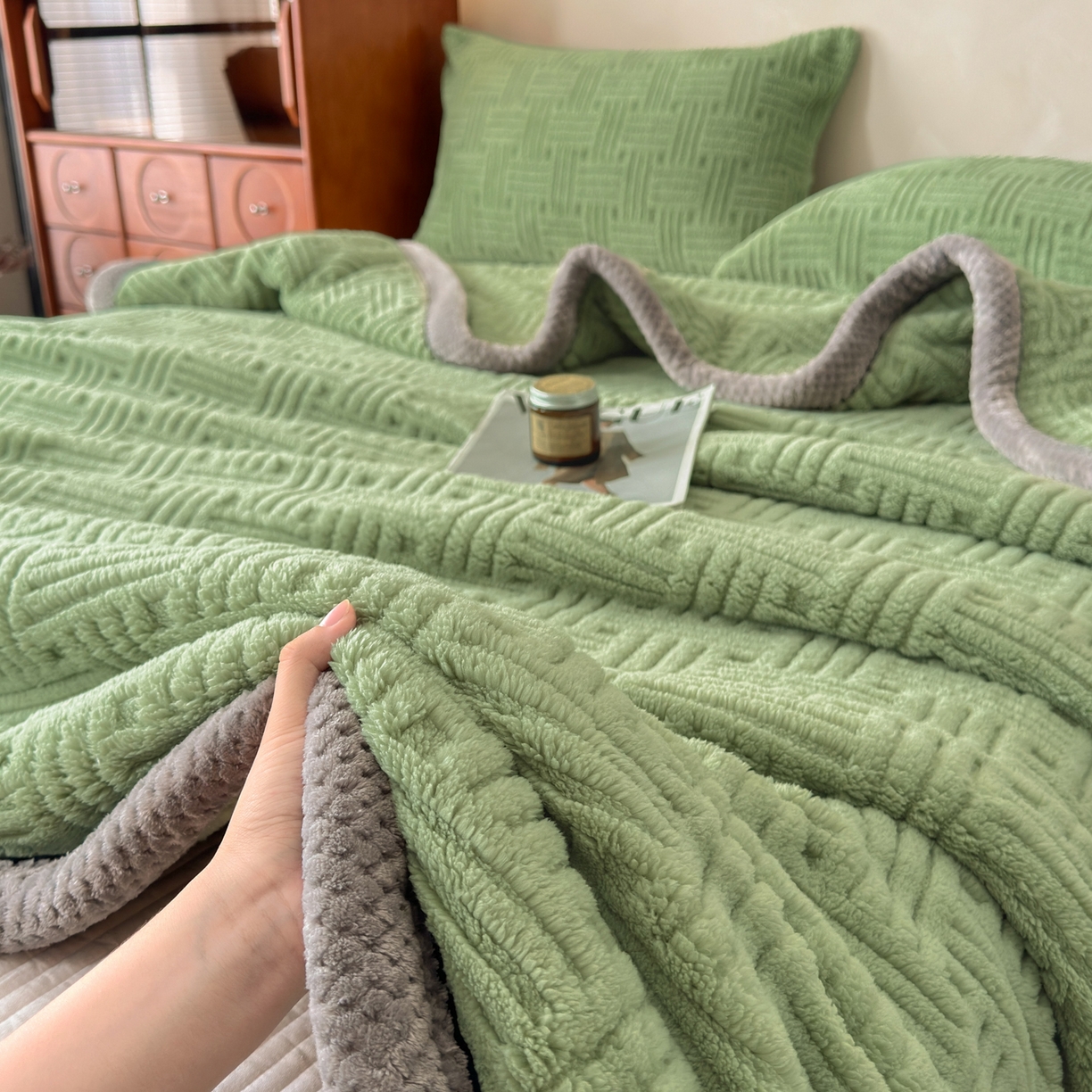 91家纺网 家纺一手货源 找家纺 欧邦 2025新款A类提花舒棉绒双面绒单层毯 青木绿