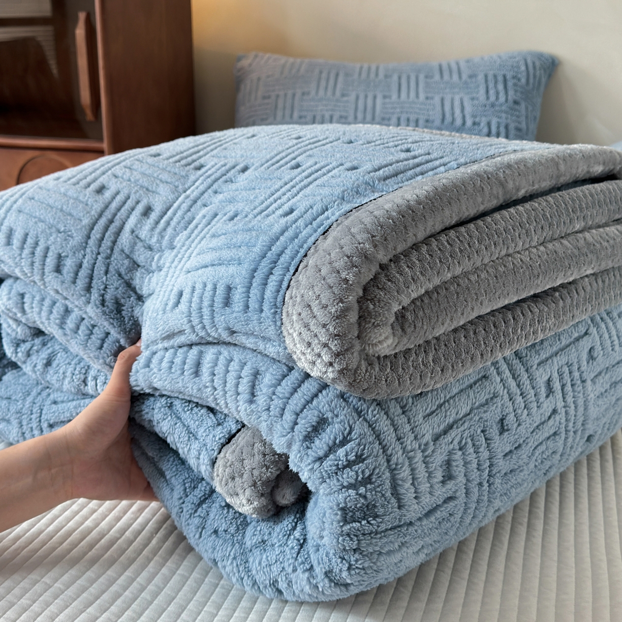 91家纺网 家纺一手货源 找家纺 欧邦 2025新款A类提花舒棉绒双面绒单层毯 贵族蓝