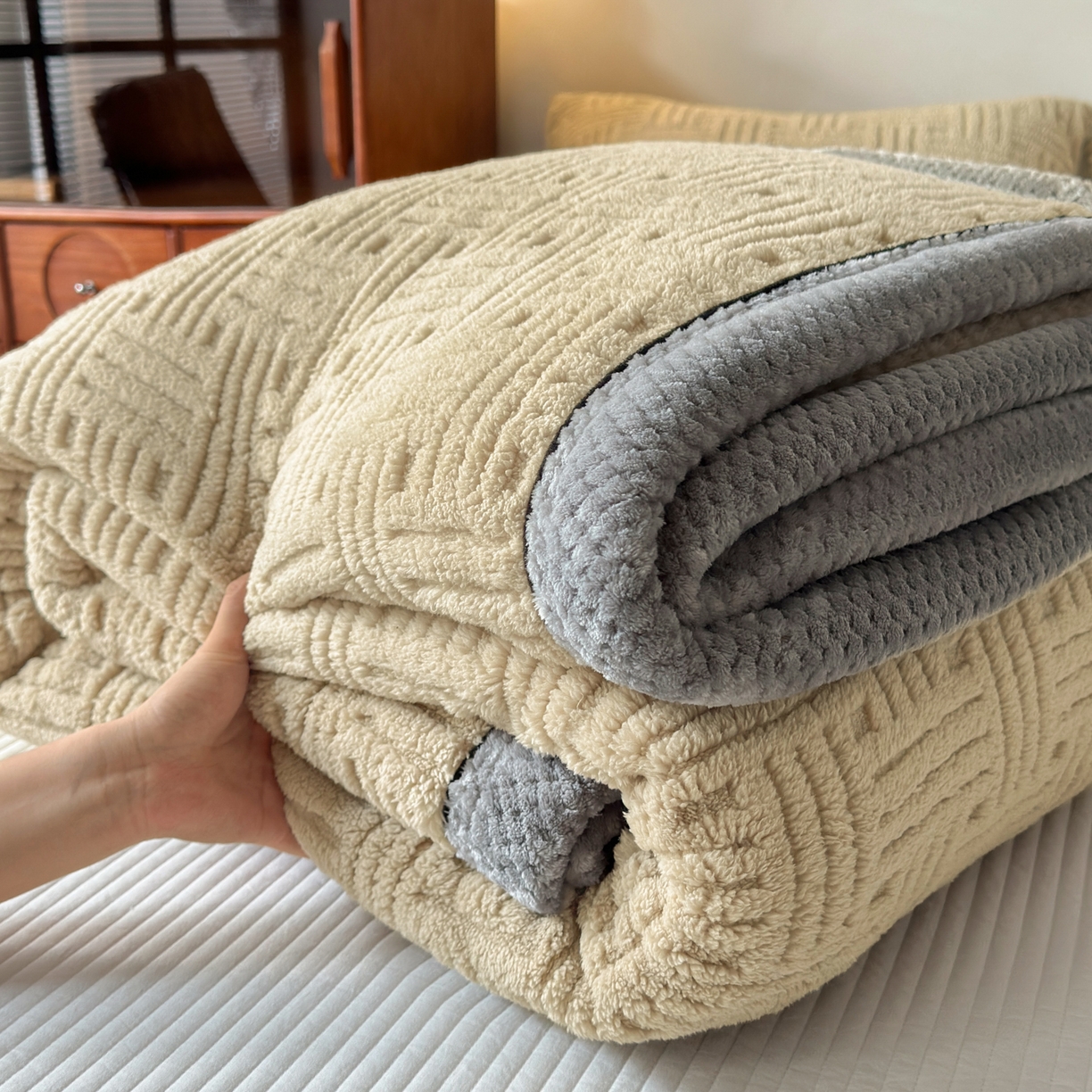 91家纺网 家纺一手货源 找家纺 欧邦 2025新款A类提花舒棉绒双面绒单层毯 深卡其