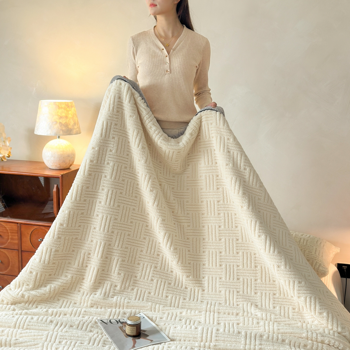 91家纺网 家纺一手货源 找家纺 欧邦 2025新款A类提花舒棉绒双面绒单层毯 暖米杏