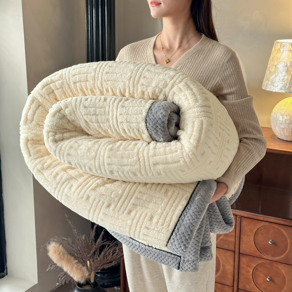 91家纺网 家纺一手货源 找家纺 欧邦 2025新款A类提花舒棉绒双面绒单层毯 暖米杏