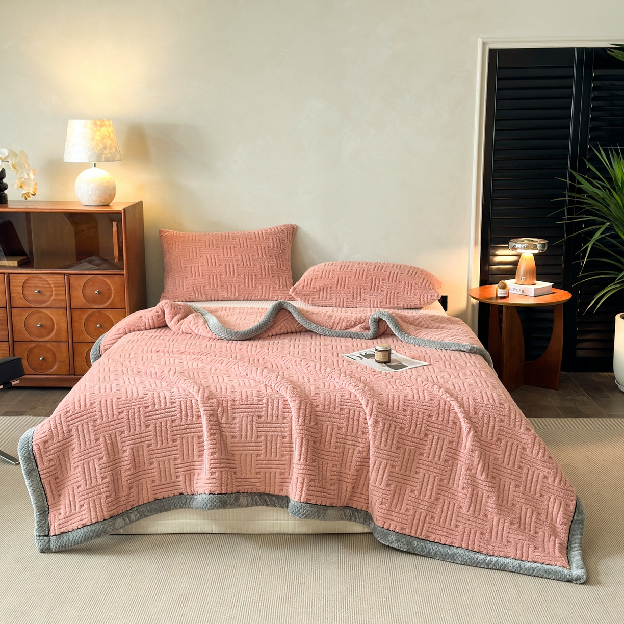 91家纺网 家纺一手货源 找家纺 欧邦 2025新款A类提花舒棉绒双面绒单层毯 桃粉