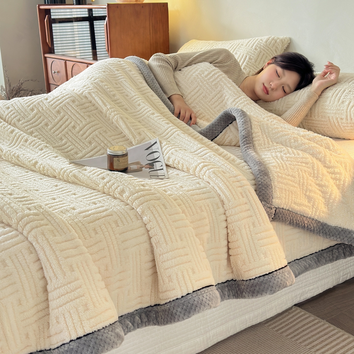 91家纺网 家纺一手货源 找家纺 欧邦 2025新款A类提花舒棉绒双面绒单层毯 暖米杏