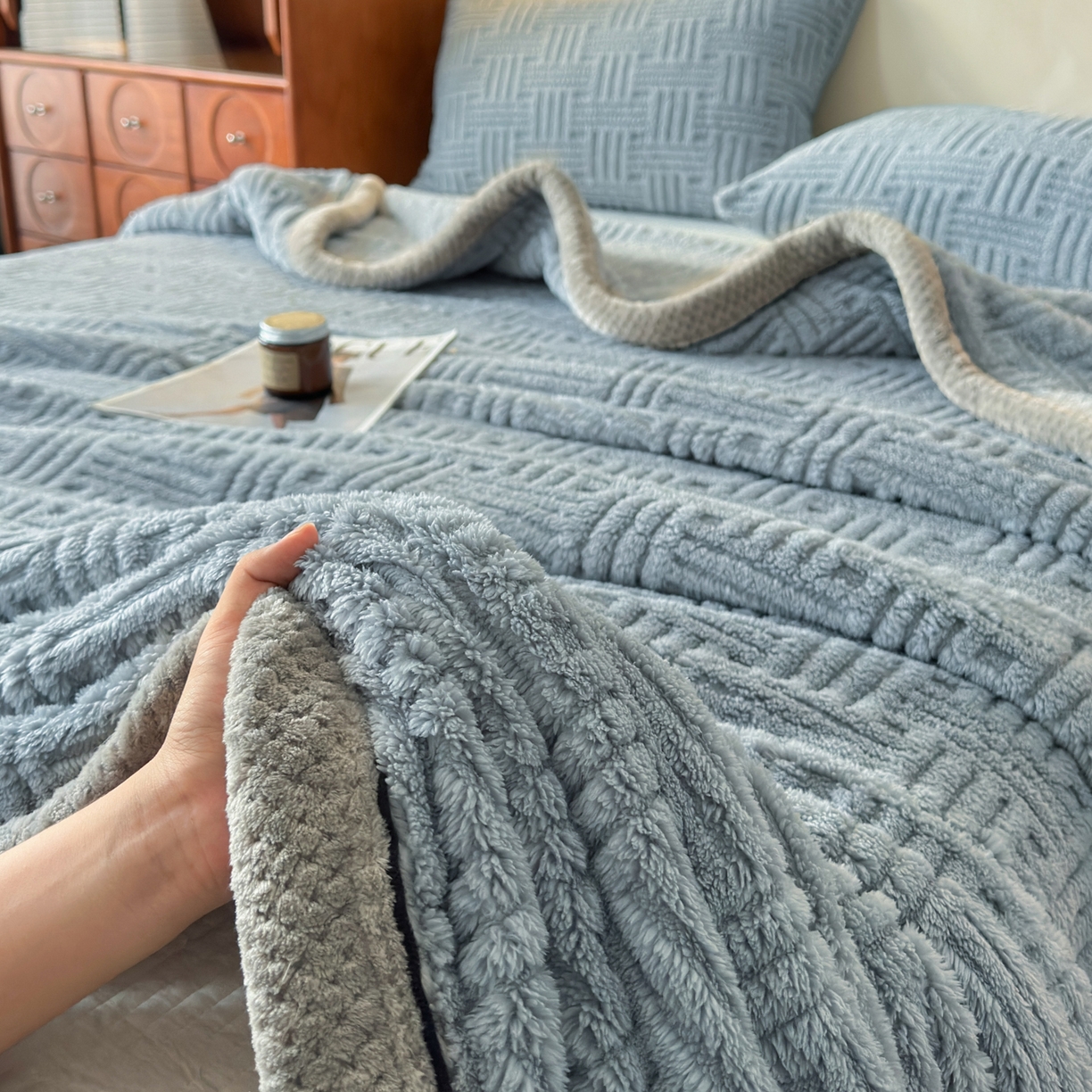 91家纺网 家纺一手货源 找家纺 欧邦 2025新款A类提花舒棉绒双面绒单层毯 冰川灰