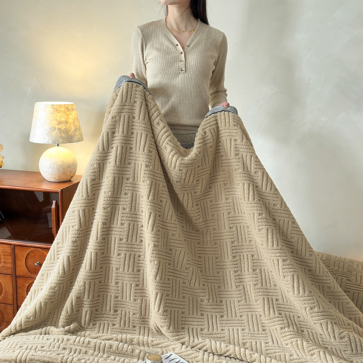 91家纺网 家纺一手货源 找家纺 欧邦 2025新款A类提花舒棉绒双面绒单层毯 深卡其