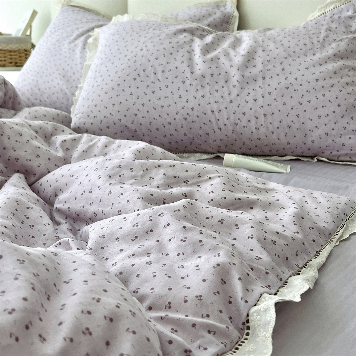 91家纺网 家纺一手货源 找家纺 荣轩2025新款全棉双层纱镂空花边工艺款四件套（铺床版） 和季-紫