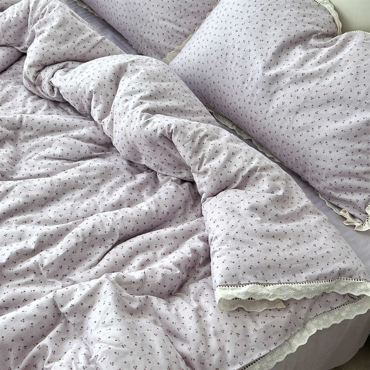 91家纺网 家纺一手货源 找家纺 荣轩2025新款全棉双层纱镂空花边工艺款四件套（铺床版） 和季-紫