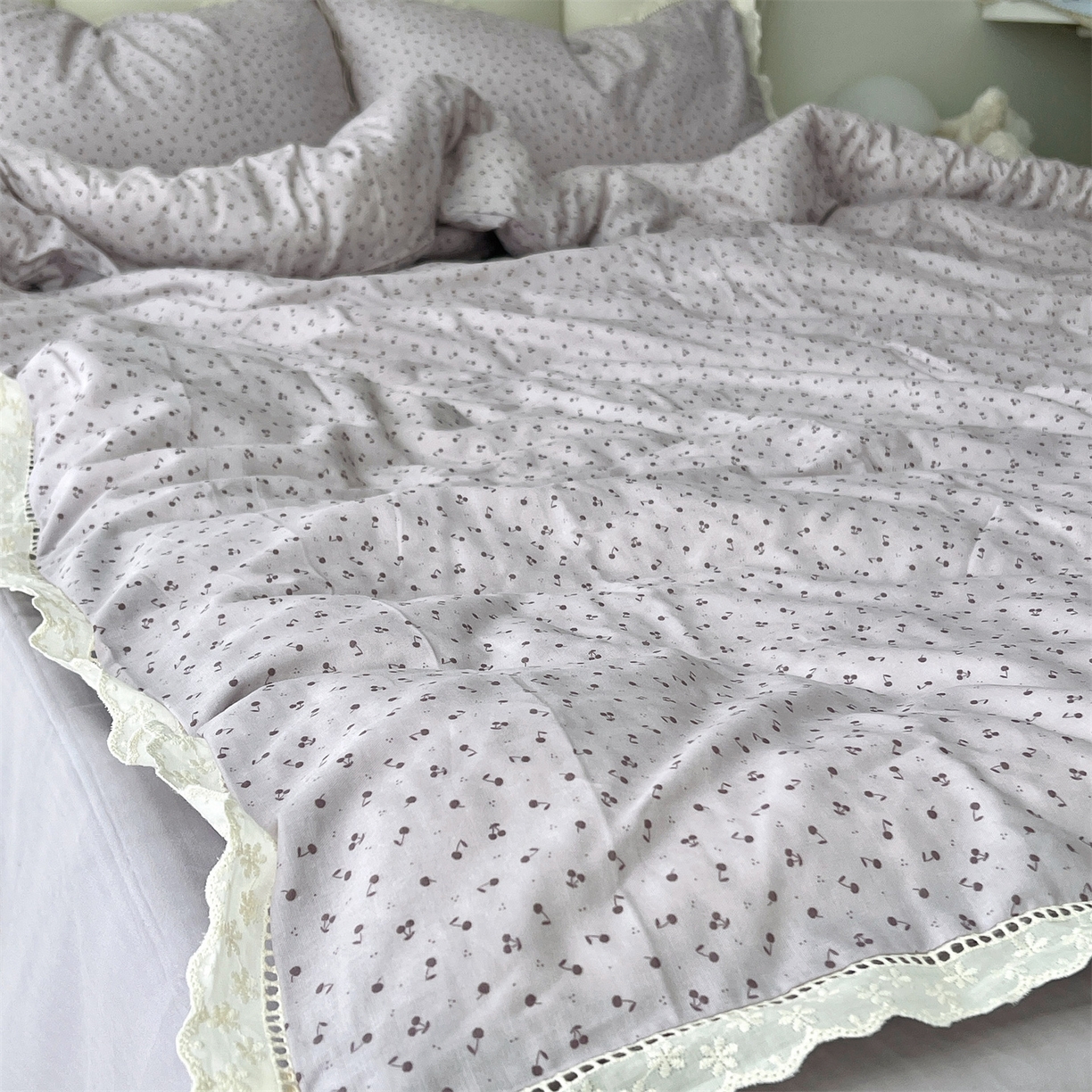 91家纺网 家纺一手货源 找家纺 荣轩2025新款全棉双层纱镂空花边工艺款四件套（铺床版） 和季-紫