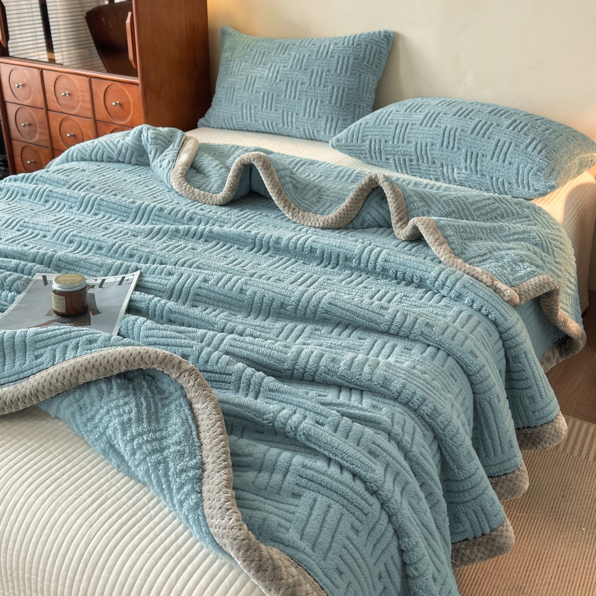 91家纺网 家纺一手货源 找家纺 欧邦 2025新款A类提花舒棉绒双面绒单层毯 半岛蓝