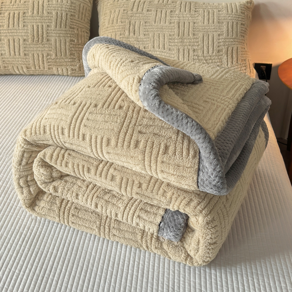 91家纺网 家纺一手货源 找家纺 欧邦 2025新款A类提花舒棉绒双面绒单层毯 深卡其