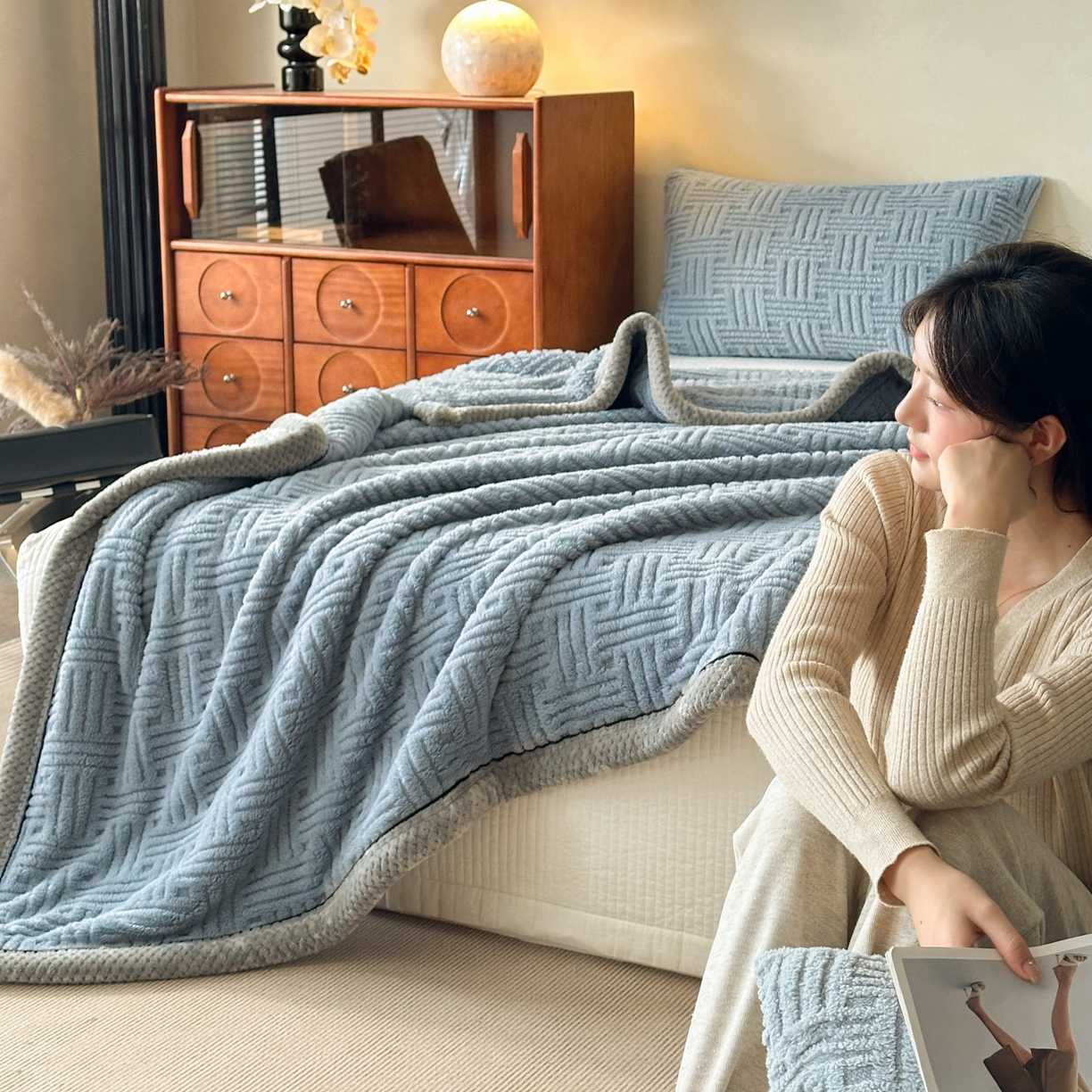 91家纺网 家纺一手货源 找家纺 欧邦 2025新款A类提花舒棉绒双面绒单层毯 冰川灰