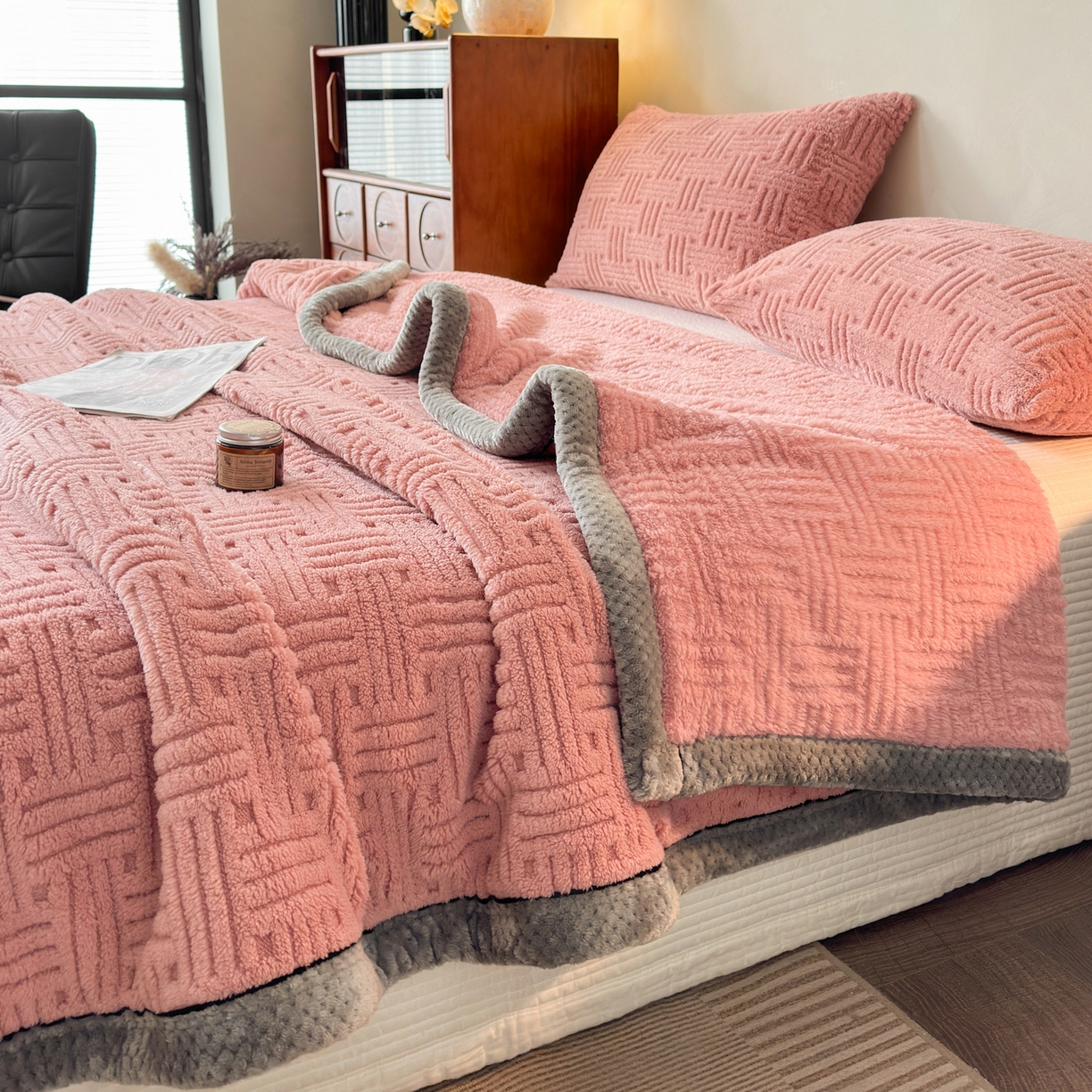 91家纺网 家纺一手货源 找家纺 欧邦 2025新款A类提花舒棉绒双面绒单层毯 桃粉