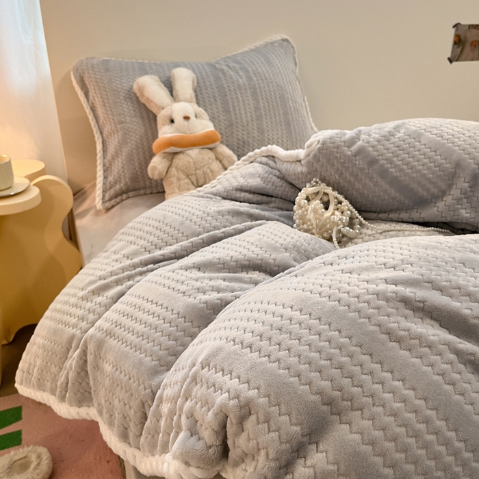 91家纺网 家纺一手货源 找家纺 小叮当家纺仓储工厂店 2025新款亲肤舒适成品提花包边牛奶绒四件套-提花 提花-高级灰