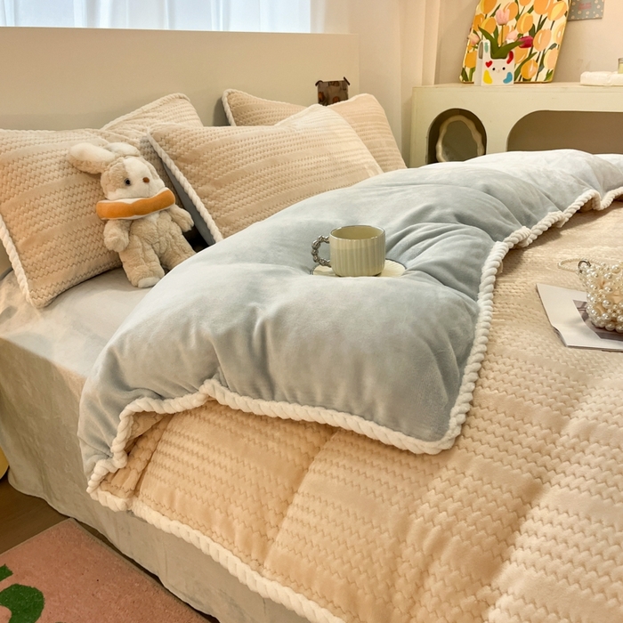 91家纺网 家纺一手货源 找家纺 （总）小叮当家纺仓储工厂店 2025新款亲肤舒适成品提花包边牛奶绒四件套-提花