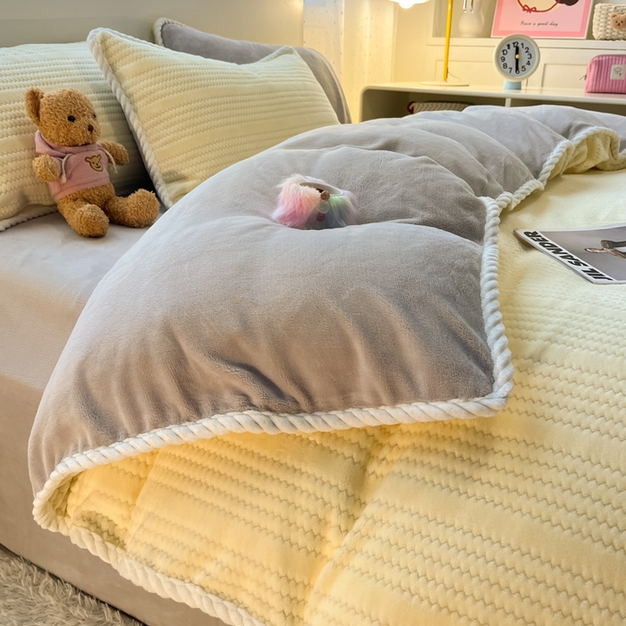 91家纺网 家纺一手货源 找家纺 小叮当家纺仓储工厂店 2025新款亲肤舒适成品提花包边牛奶绒四件套-提花 提花-黄灰