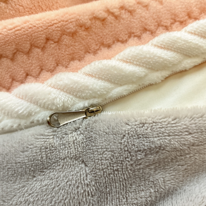 91家纺网 家纺一手货源 找家纺 小叮当家纺仓储工厂店 2025新款亲肤舒适成品提花包边牛奶绒四件套-提花 提花-粉灰