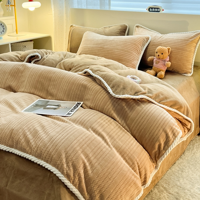 91家纺网 家纺一手货源 找家纺 小叮当家纺仓储工厂店 2025新款亲肤舒适成品提花包边牛奶绒四件套-提花 提花-杏咖