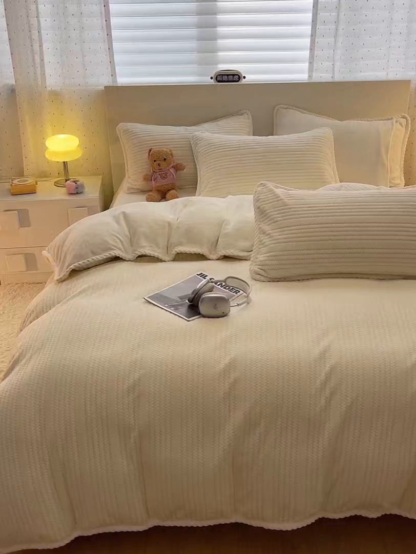 91家纺网 家纺一手货源 找家纺 小叮当家纺仓储工厂店 2025新款亲肤舒适成品提花包边牛奶绒四件套-提花 提花-奶黄