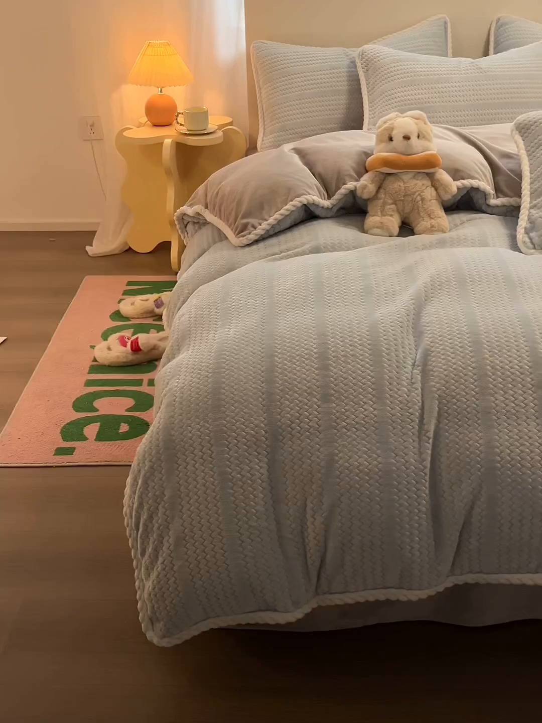 91家纺网 家纺一手货源 找家纺 小叮当家纺仓储工厂店 2025新款亲肤舒适成品提花包边牛奶绒四件套-提花 提花-蓝灰