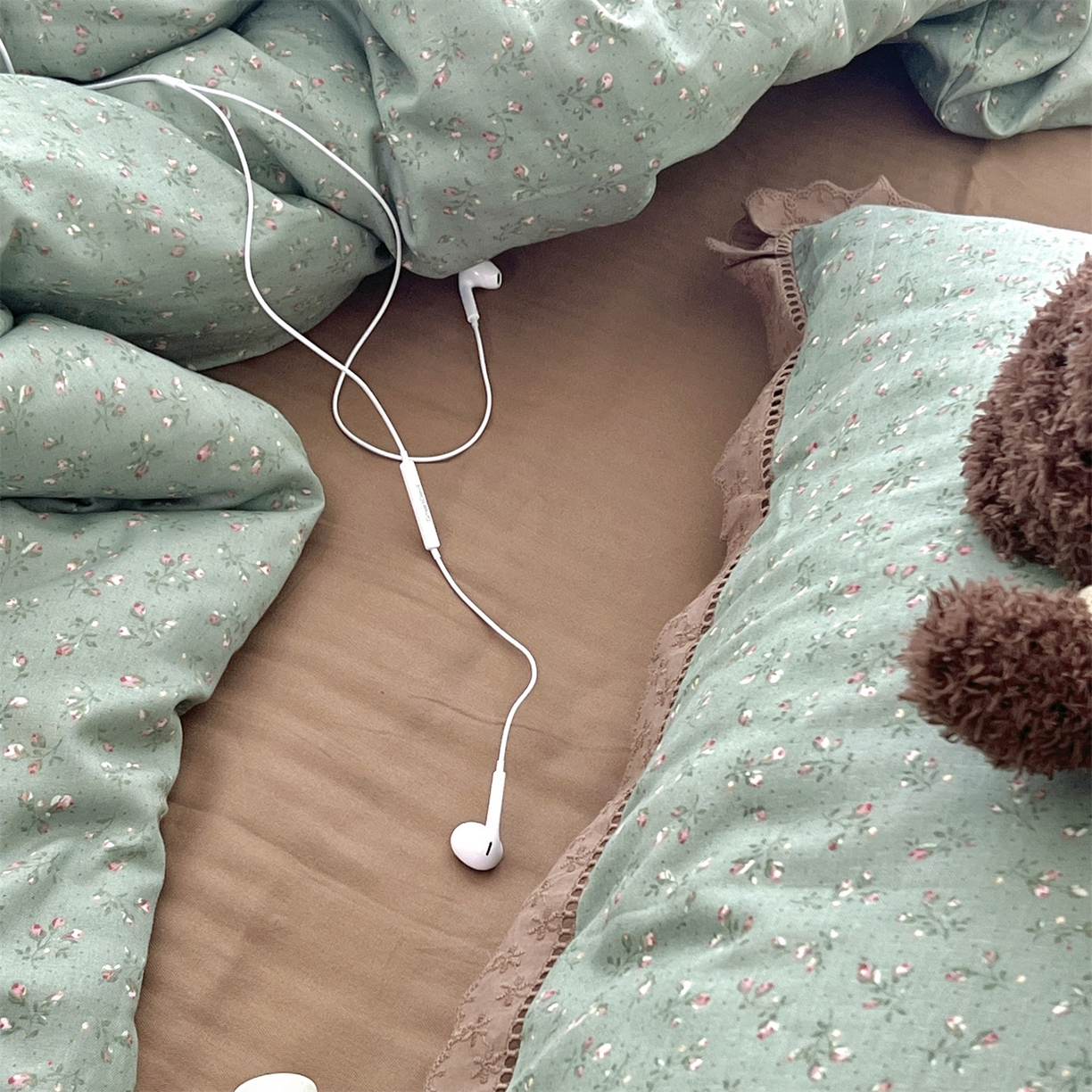 91家纺网 家纺一手货源 找家纺 荣轩2025新款全棉双层纱镂空花边工艺款四件套（铺床版）境禾